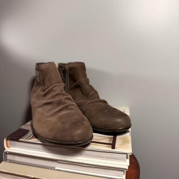 Rockport Brown Taupe Size 9.5M Women’s Ankle Suede Booties - Picture 2 of 15